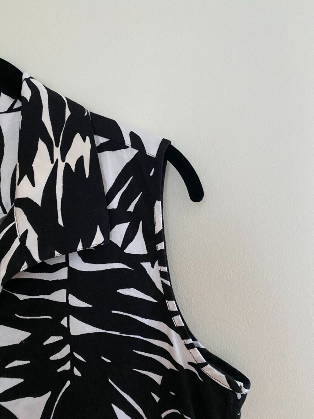 Tropical Print Sleeveless Blouse
